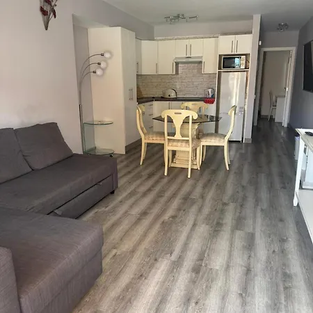 Americas 1-bed Sleeps 5 Pool Parking 美洲海滩