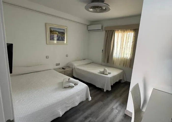 Americas 1-bed Sleeps 5 Pool Parking 公寓