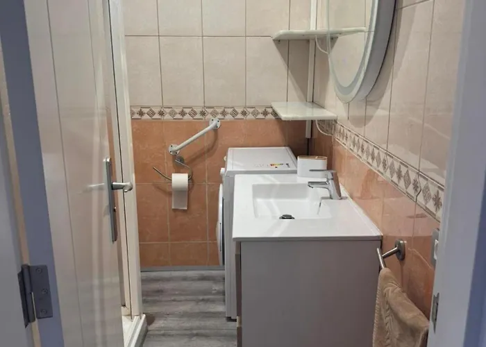 Americas 1-bed Sleeps 5 Pool Parking 公寓 *