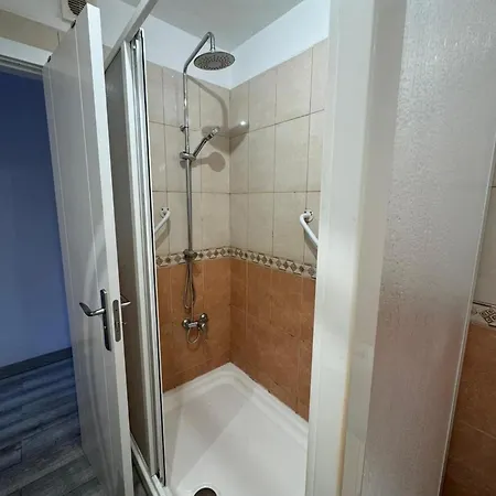 Americas 1-bed Sleeps 5 Pool Parking