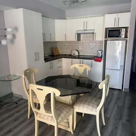 Lägenhet Americas 1-bed Sleeps 5 Pool Parking