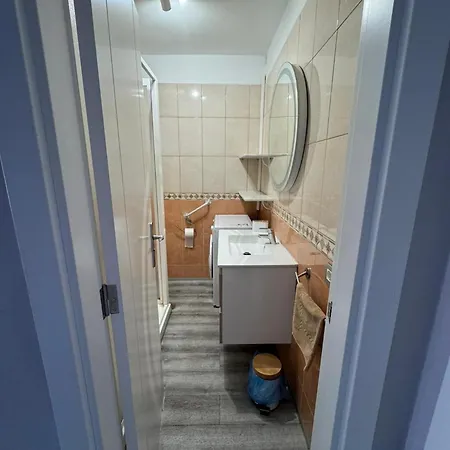 Americas 1-bed Sleeps 5 Pool Parking