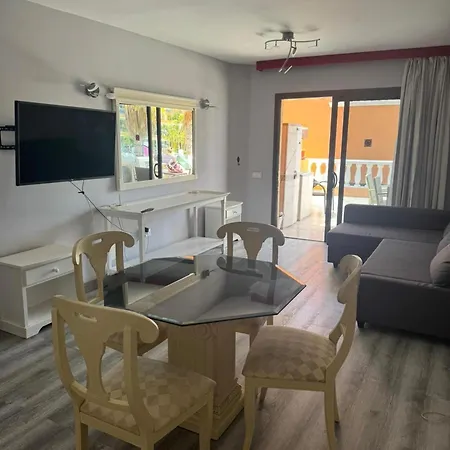 Americas 1-bed Sleeps 5 Pool Parking *