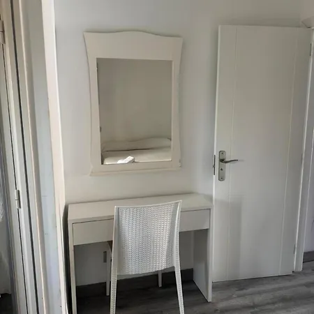 Americas 1-bed Sleeps 5 Pool Parking Playa de las Americas (Tenerife)