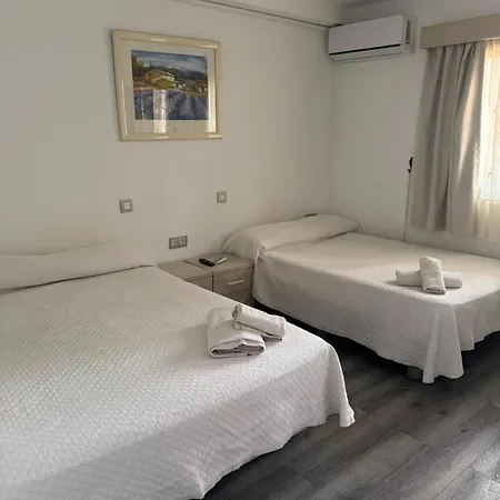 Americas 1-bed Sleeps 5 Pool Parking Appartamento