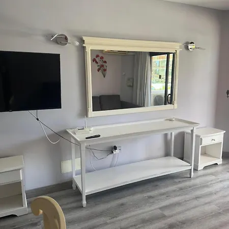 Americas 1-bed Sleeps 5 Pool Parking Apartamento *