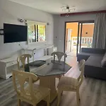 Americas 1-bed Sleeps 5 Pool Parking *