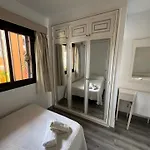 Americas 1-bed Sleeps 5 Pool Parking Playa de las Américas