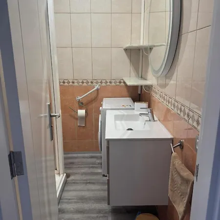 Americas 1-bed Sleeps 5 Pool Parking شقة *
